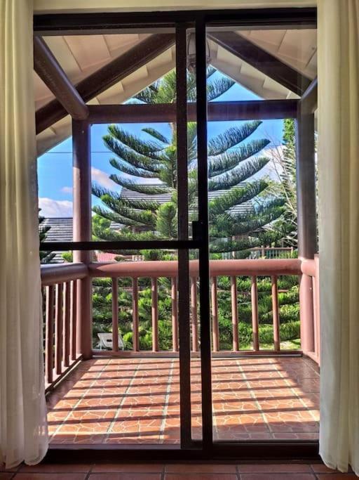 Rustic Log In Tagaytay Holiday home *