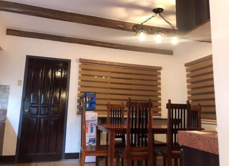 Holiday home Rustic Log In Tagaytay *